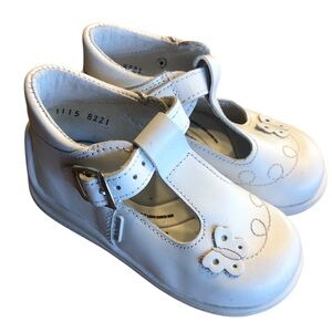 NWOT Sandy Mexico Sz 14.5 (US 7.5) White Leather T-Strap Butterfly Design Shoes